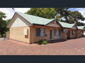 Cute self-contained apartment, Albany